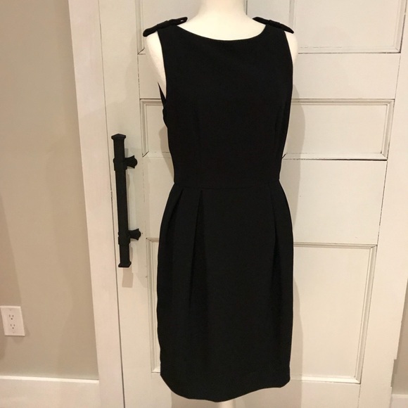 Ann Taylor Dresses & Skirts - Girly and fun Ann Taylor Bow Shoulder Dress - Sz 8